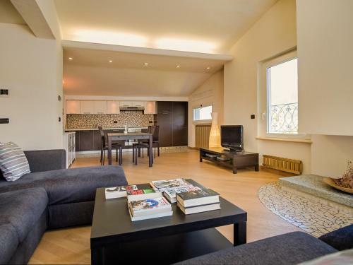 Oliveto Lario Villa Sleeps 14 Pool Air Con Wifi