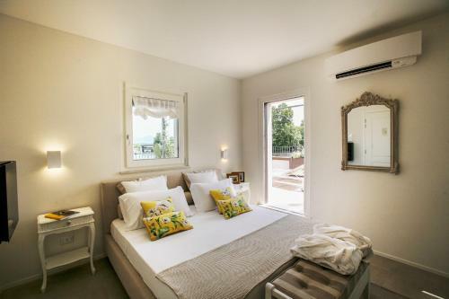 Hostal Riviera Carducci Rooms