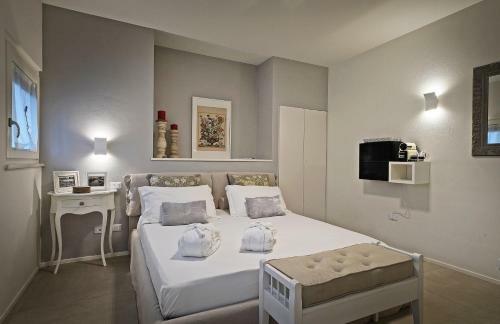 Hostal Riviera Carducci Rooms