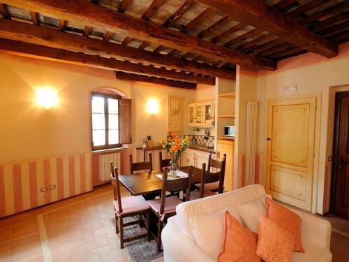 Two-bedroom Apartment In Scheggino I
