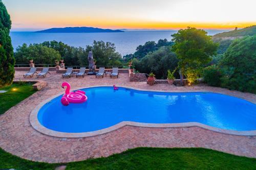 Cala Piccola Villa Sleeps 13 Pool Wifi T763419