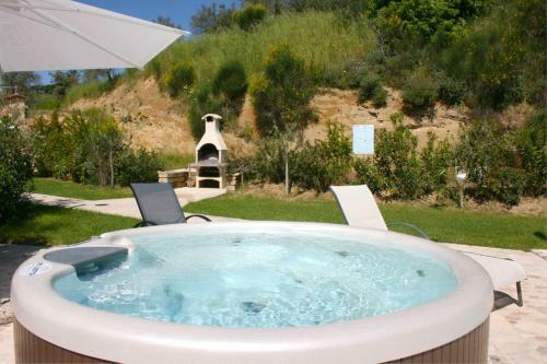 Cervognano Montenero Villa Sleeps 3 Pool Air Con