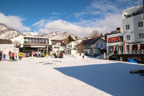 La Vista Hotel Tsugaike - Stay On The Slopes