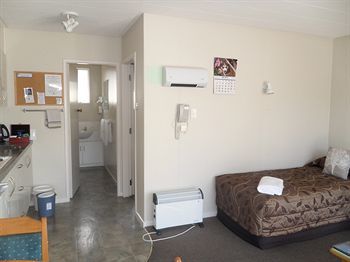Aden Motel