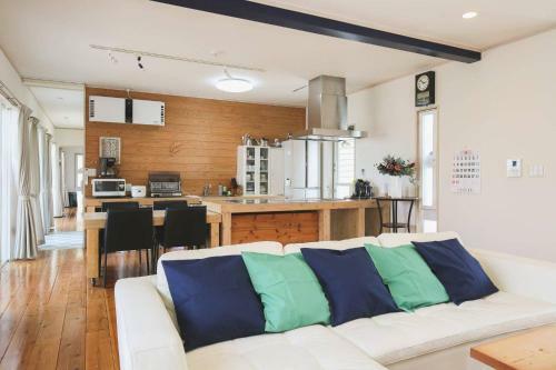 Hermit Hills Apartment In Okinawa Colors