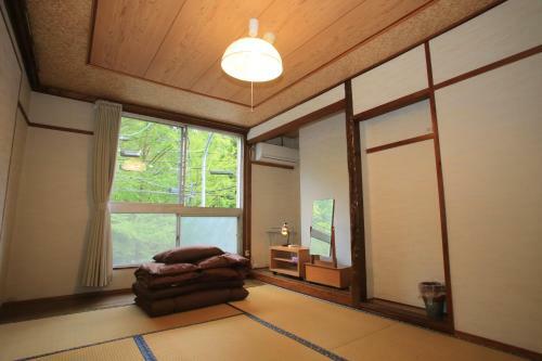 Hostal Iya Vine Bridge Guest House