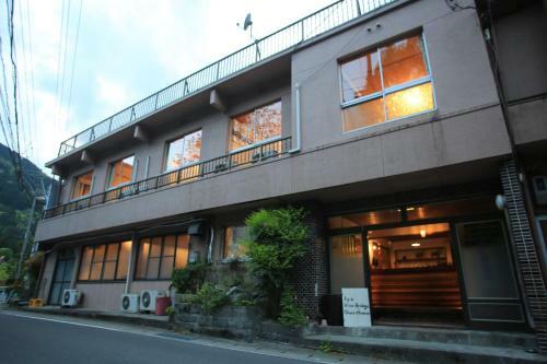 Hostal Iya Vine Bridge Guest House