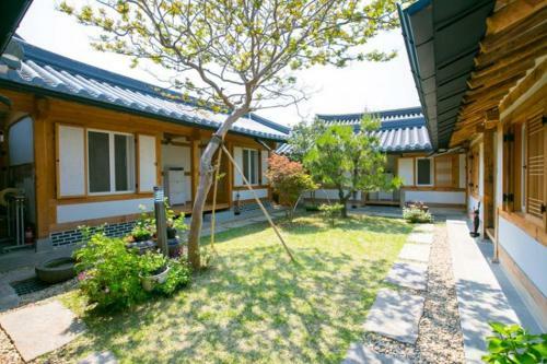 Hostal Sarangnamoo Hanok Guesthouse