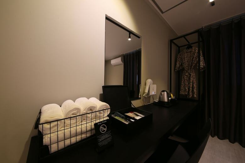 Almond Hotel Gupo Station