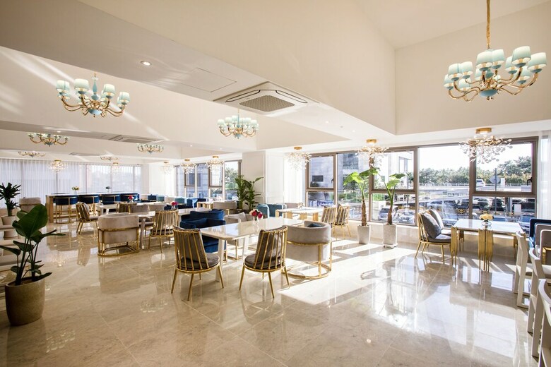Baymond Hotel