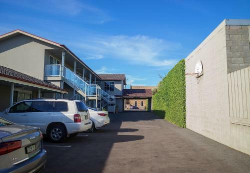 Redwood Manor Motel Apartments