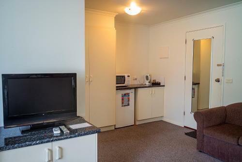 Redwood Manor Motel Apartments