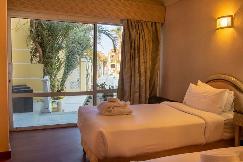 Hotel Paradise Inn Beach Resort