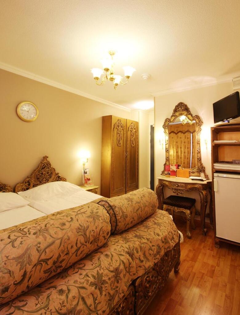 Mango Hotel
