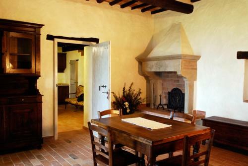 Battifolle-ruscello-poggiola Villa Sleeps 8 Pool