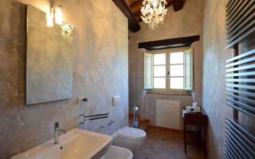 Battifolle-ruscello-poggiola Villa Sleeps 8 Pool
