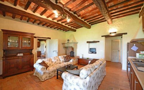 Battifolle-ruscello-poggiola Villa Sleeps 8 Pool