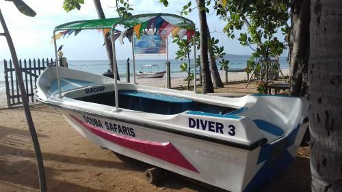 Hotel Under Water Safaris And Resort