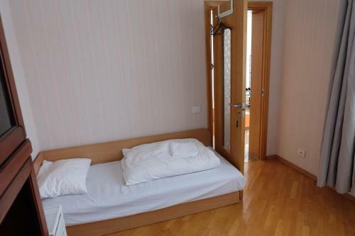 Hostal A&l Private Rooms In Kaunas