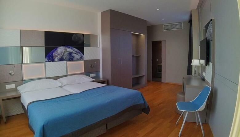 Discovery Hotel