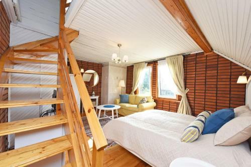 Hostal Holiday House Apartments