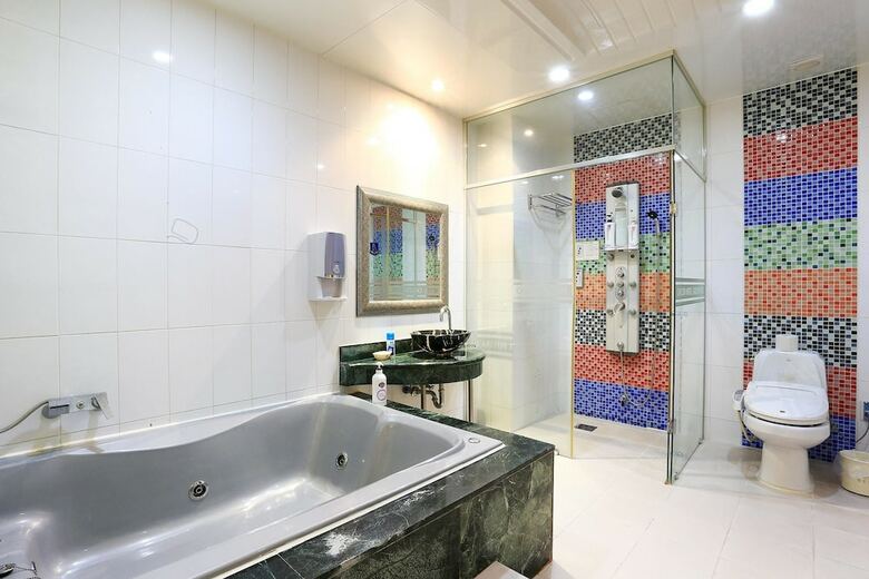 Carlton Hotel