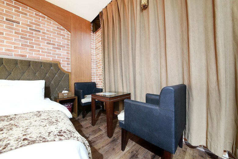 Carlton Hotel