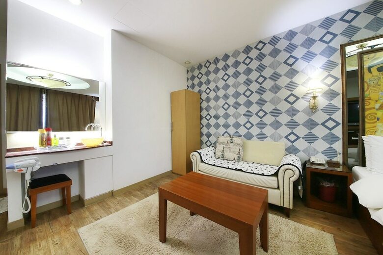 Carlton Hotel