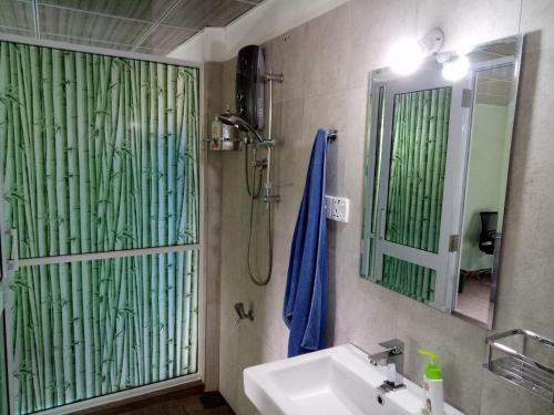 Hostal This Is It Airport Hotel And Restaurant