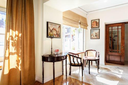 Classy Old Town Apartments