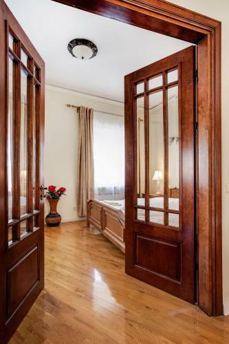 Classy Old Town Apartments