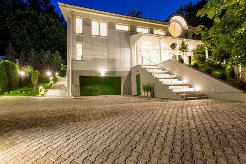 Villa Entire House City Center