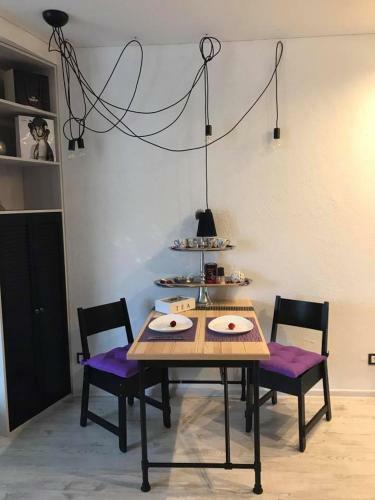 Black & White Apartment Near Akropolis
