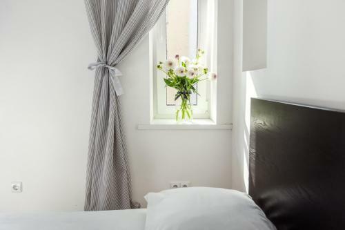 Authentic Vokieciu Old Town Apartment