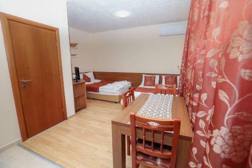 Hostal Guest Rooms Vais