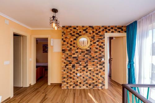 Apartments And Rooms Sole Mar