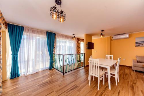 Apartments And Rooms Sole Mar