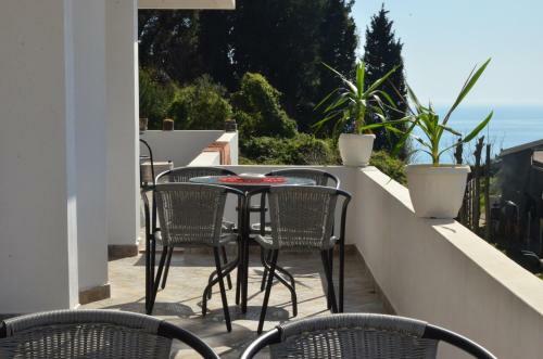 Hostal Guest House Casa Pineta