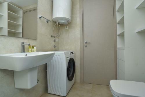 Luxury Fontana Apartments
