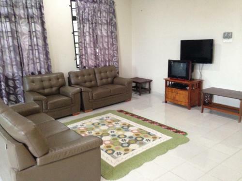 D'embun Homestay Airport Lodge