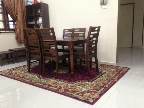 D'embun Homestay Airport Lodge
