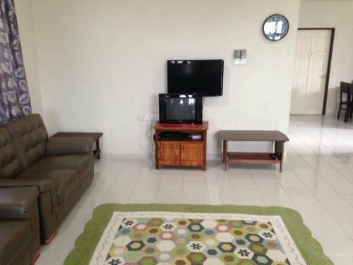 D'embun Homestay Airport Lodge