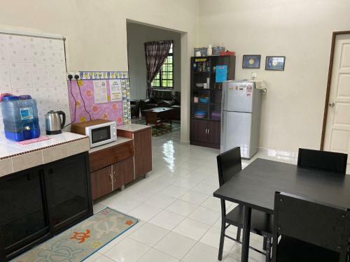 D'embun Homestay Airport Lodge