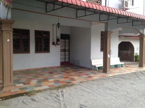 D'embun Homestay Airport Lodge