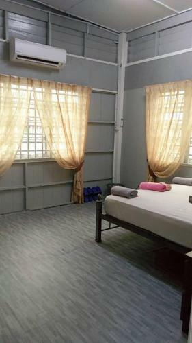 Hostal Ila Homestay Kuala Besut Jetty