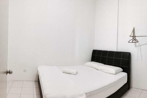 Sc Island Station Apartment Gold