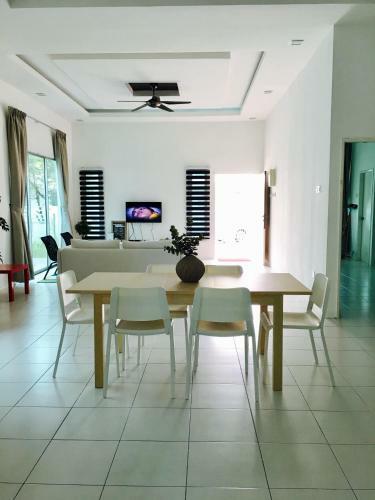Putrihouzz Homestay