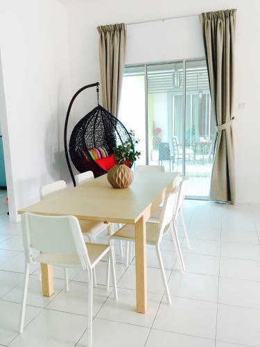 Putrihouzz Homestay
