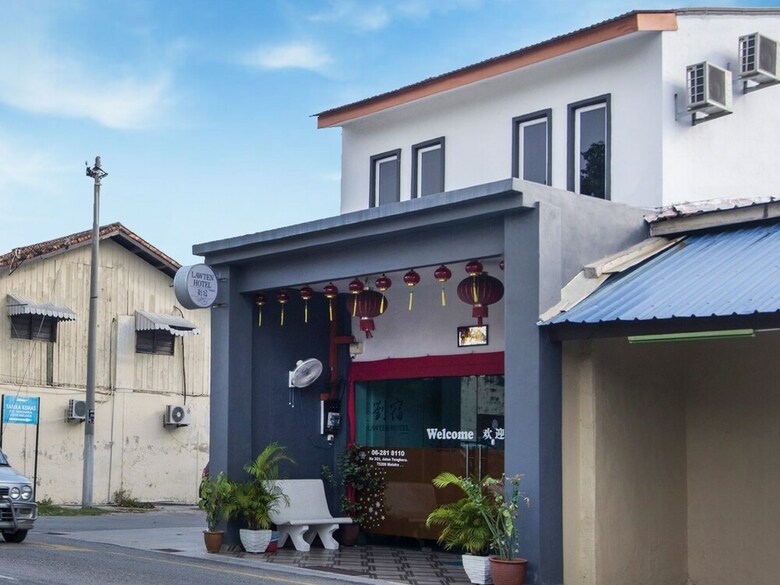 Oyo 710 Lawten Hotel