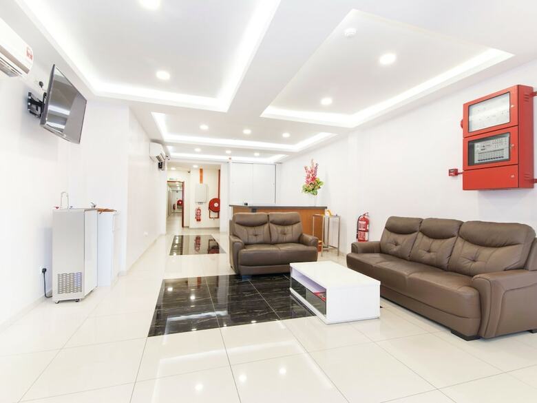 Oyo 710 Lawten Hotel